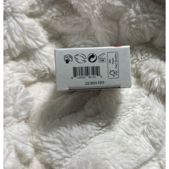 Glow Recipe strawberry BHA pour smooth, blurred drops - Picture 4 of 4